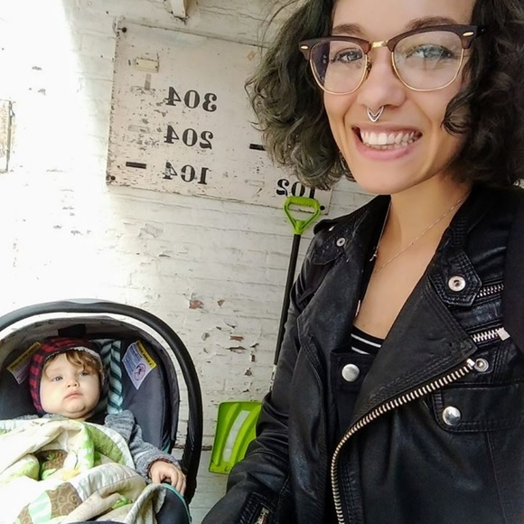 Meet your Posher! - Picture 4 of 4